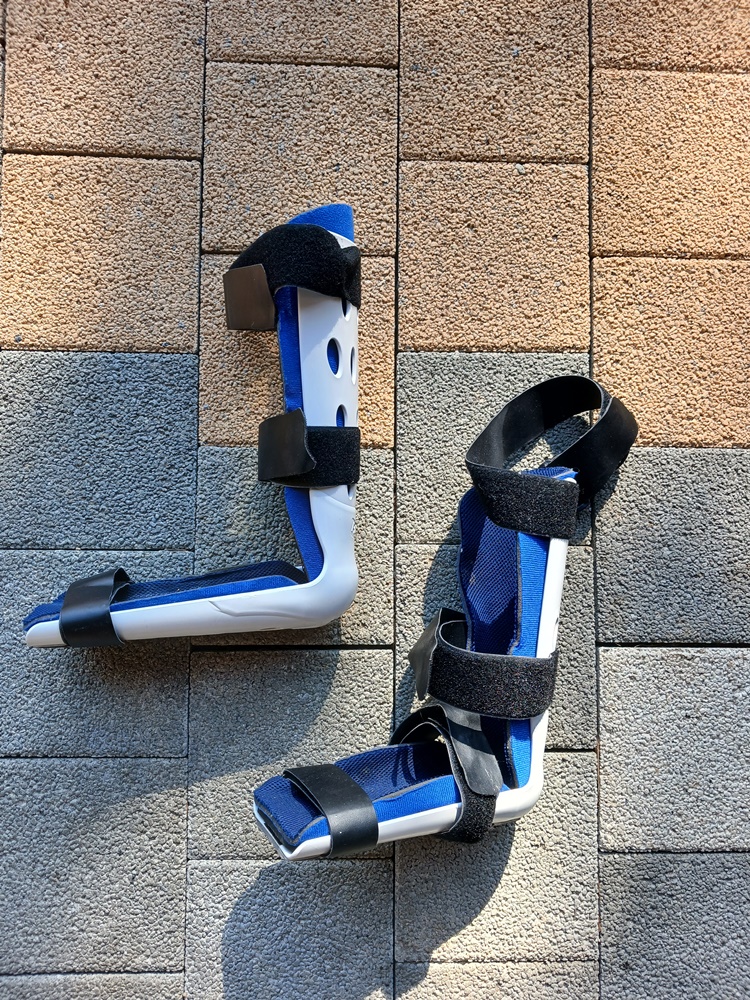 발목 보조기 반깁스 발목고정하는 2개 1세트 중고 바닥24 26cm오염