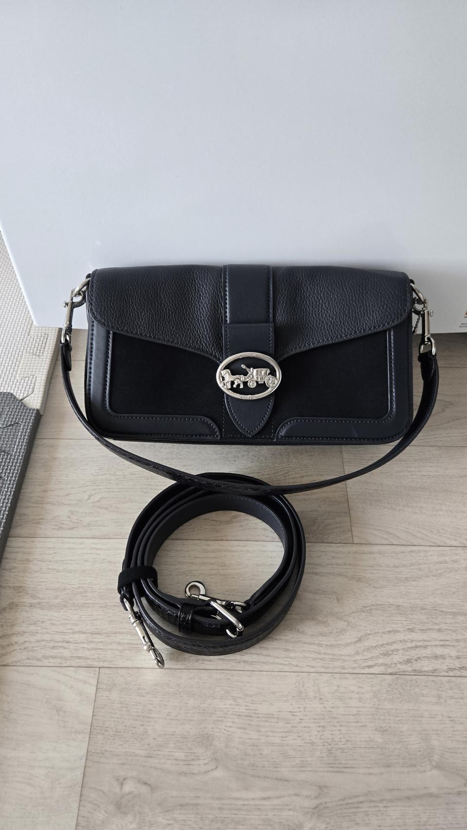 정품 코치 숄더 겸 크로스백 (가죽 스웨이드) 네이비 정가35만