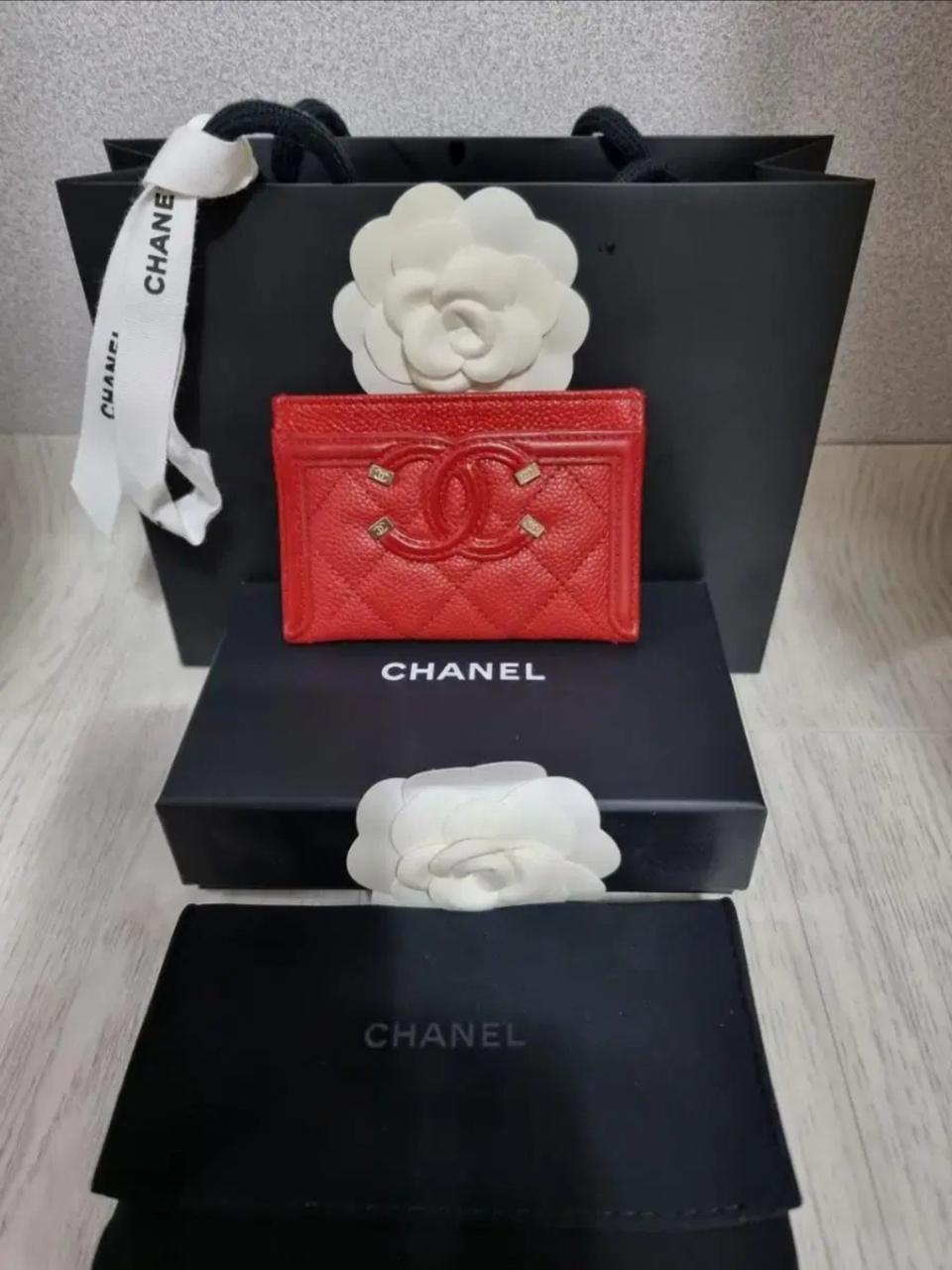 정품 샤넬 코스메틱 캐비어 카드지갑 (27번대)