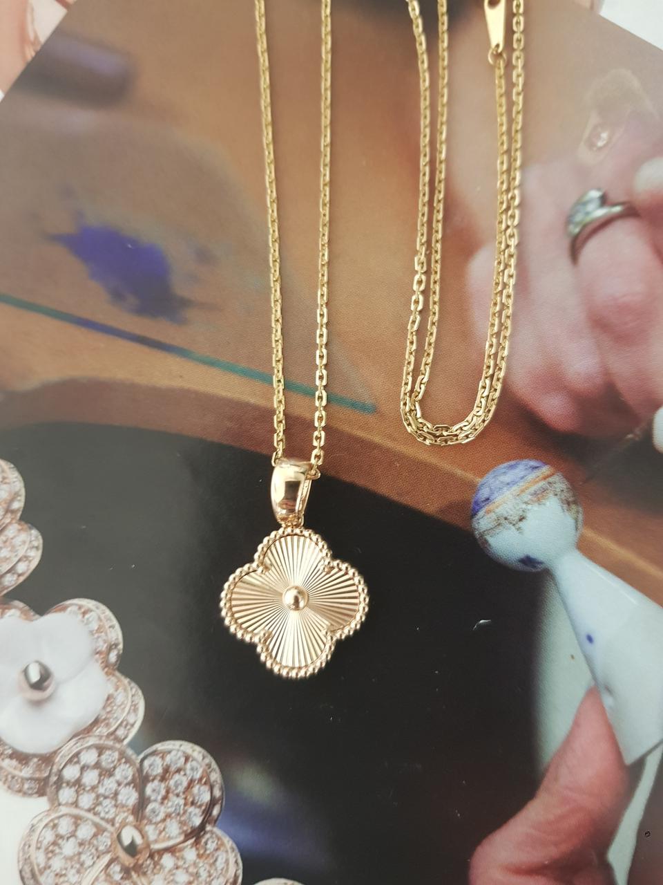 18k 트렌디 컷팅클로버 미들 목걸이