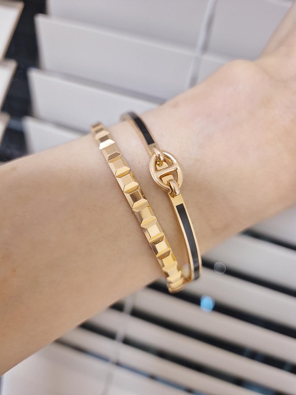 18k 할로우 트렌디  뱅글팔찌