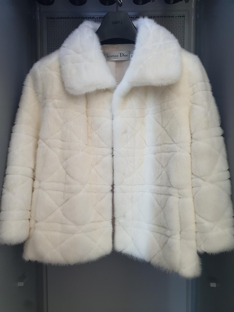 새상품// 까나쥬 아이보리 밍크코트