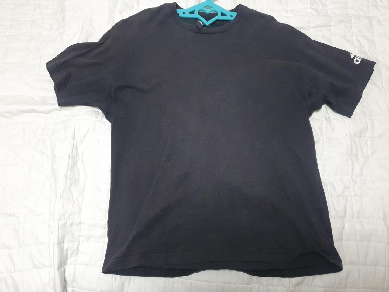 아디다스 검정 반팔 티셔츠 L