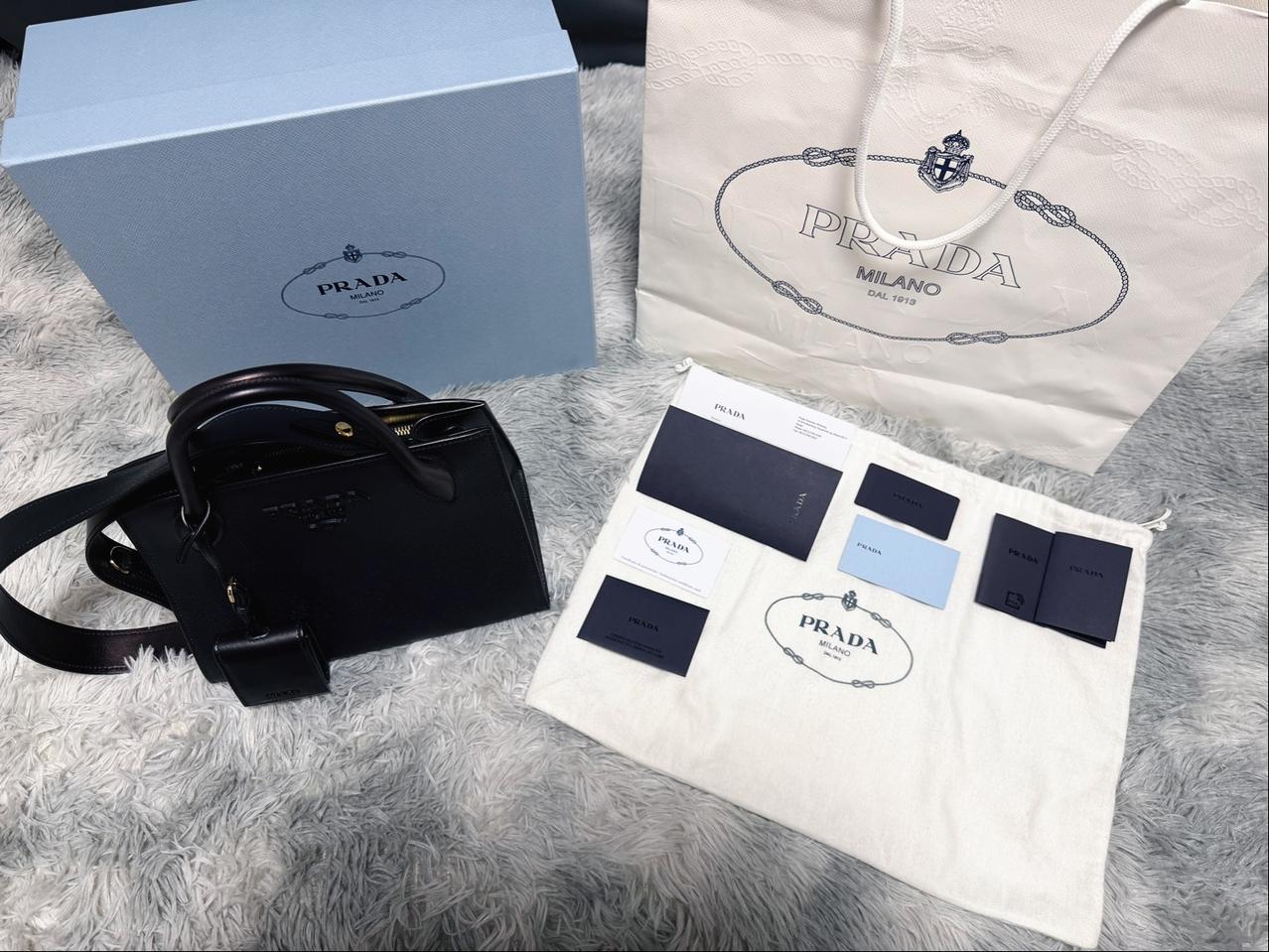 프라다 사피아노 모노크롬 블랙 숄더백 정품 (보증서/풀박스)