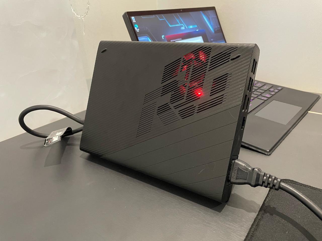 Asus XG mobile 모바일 외장그래픽(RX6850)