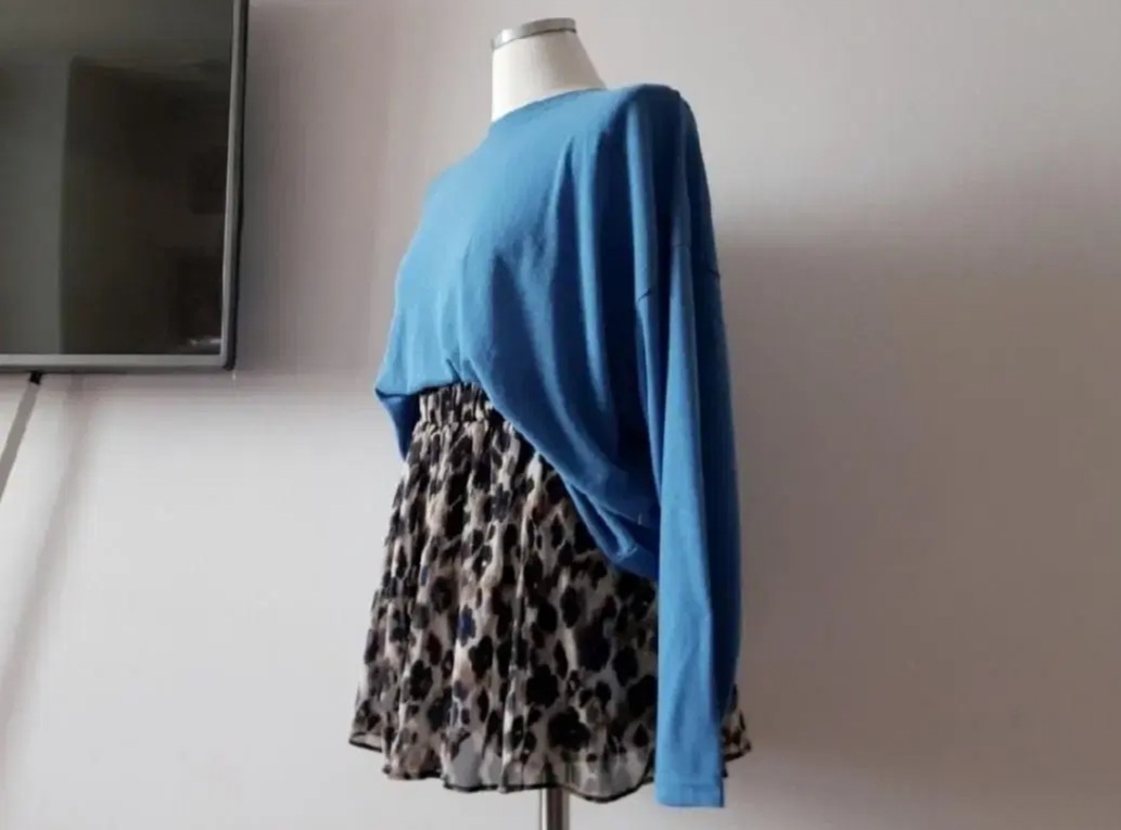 [♡BIG SALE♡]blue loose T