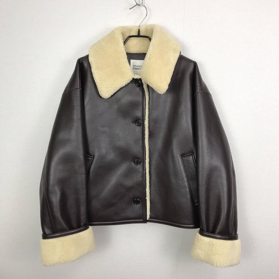 스튜디오톰보이 카라배색 인조 무스탕 여성 점퍼