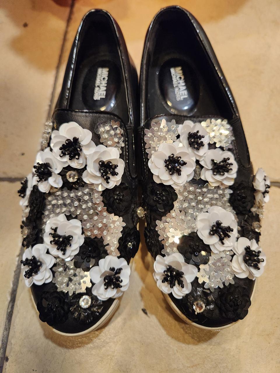 마이클코어스 블랙 플라워 슬립온