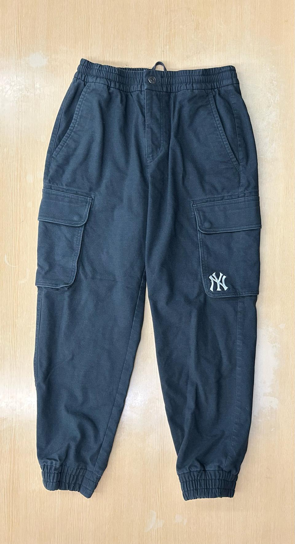 MLB NY 양키스 카고 조거 팬츠 차콜색 정품  M사이즈 기모