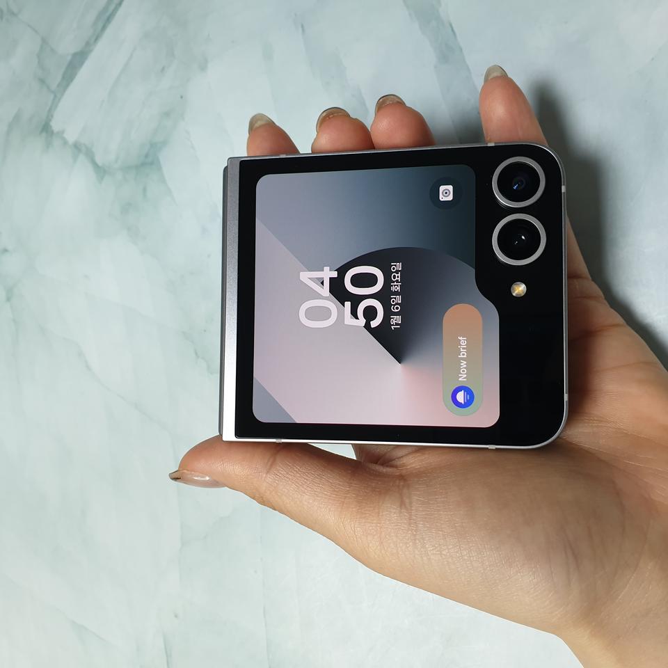 KT 갤럭시 Z플립6 5G 실버 256G 저렴히 판매합니다