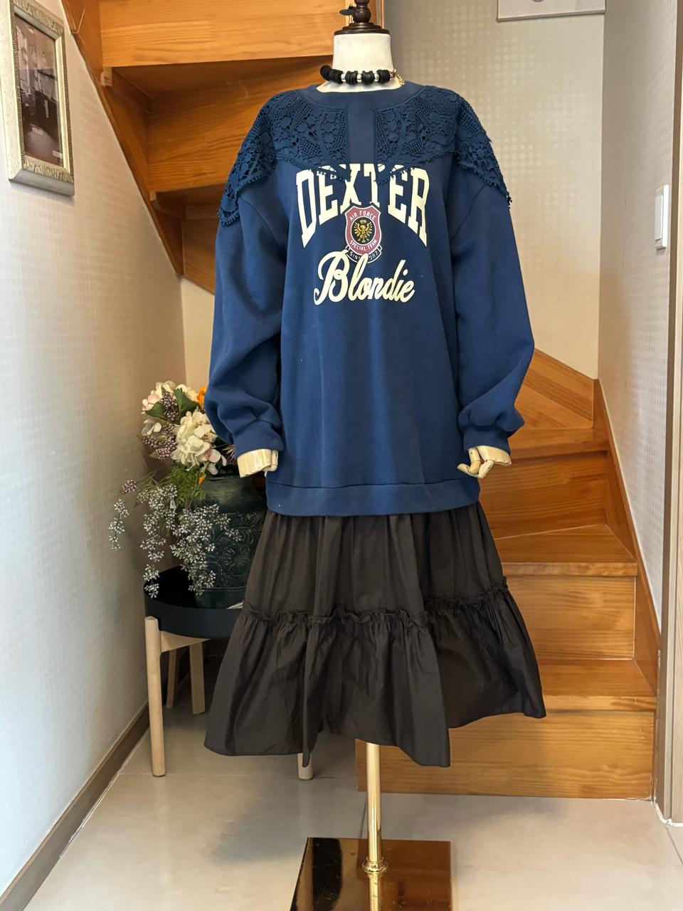 블루 레이스 넥라인 맨투맨 스커트 원피스