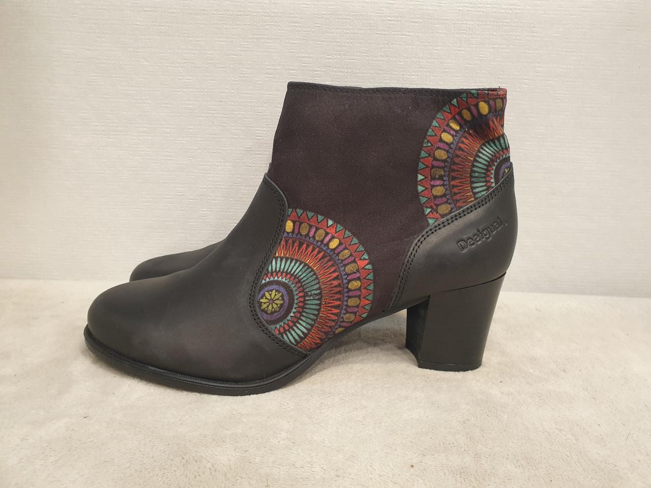 새상품) 데시구알 Desigual 앵클 부츠 블랙 패턴 37/38 (23