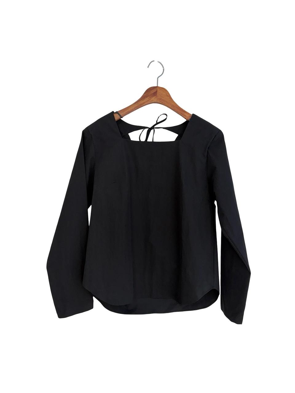 블랙 스퀘어넥 백리본 블라우스-b급 가격 달라요