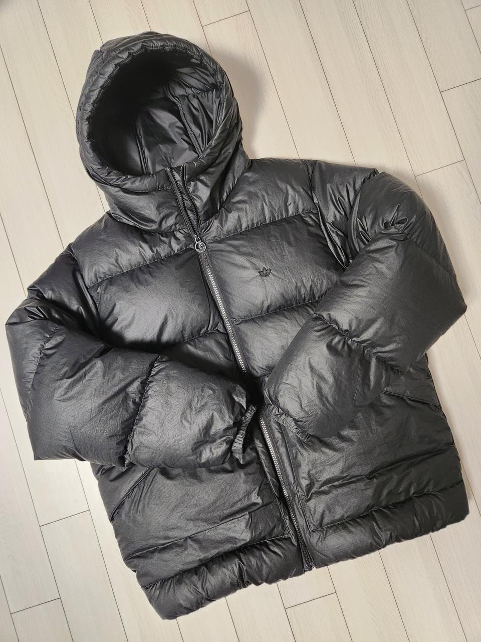 아디다스 푸퍼 덕다운 자켓 블랙 색상입니다. 사이즈는 105(XL)이고,