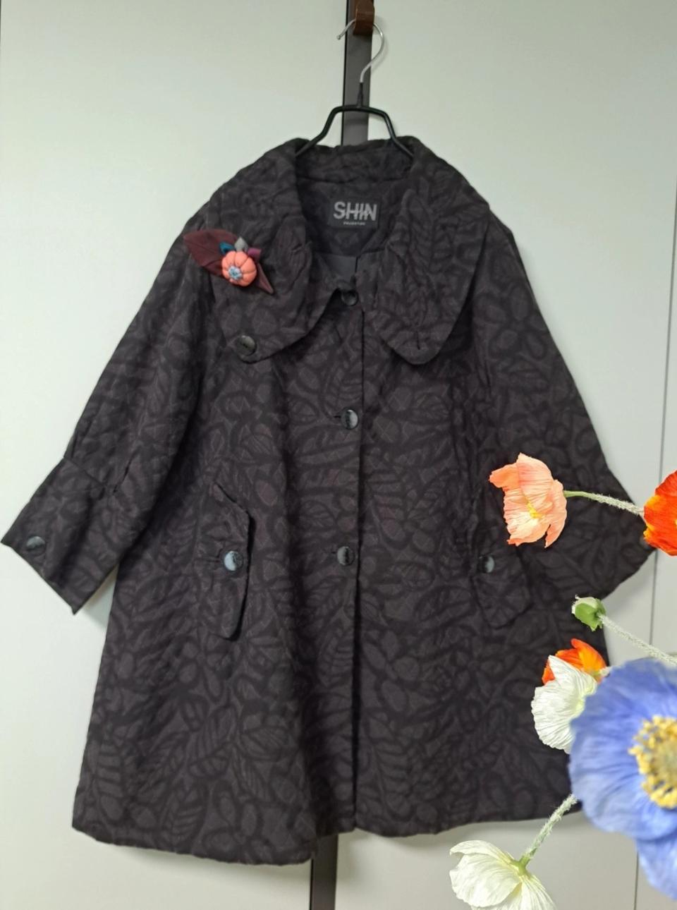 신영희디자이너 브랜드 춘추용 에이라인핏 카라변형 코트