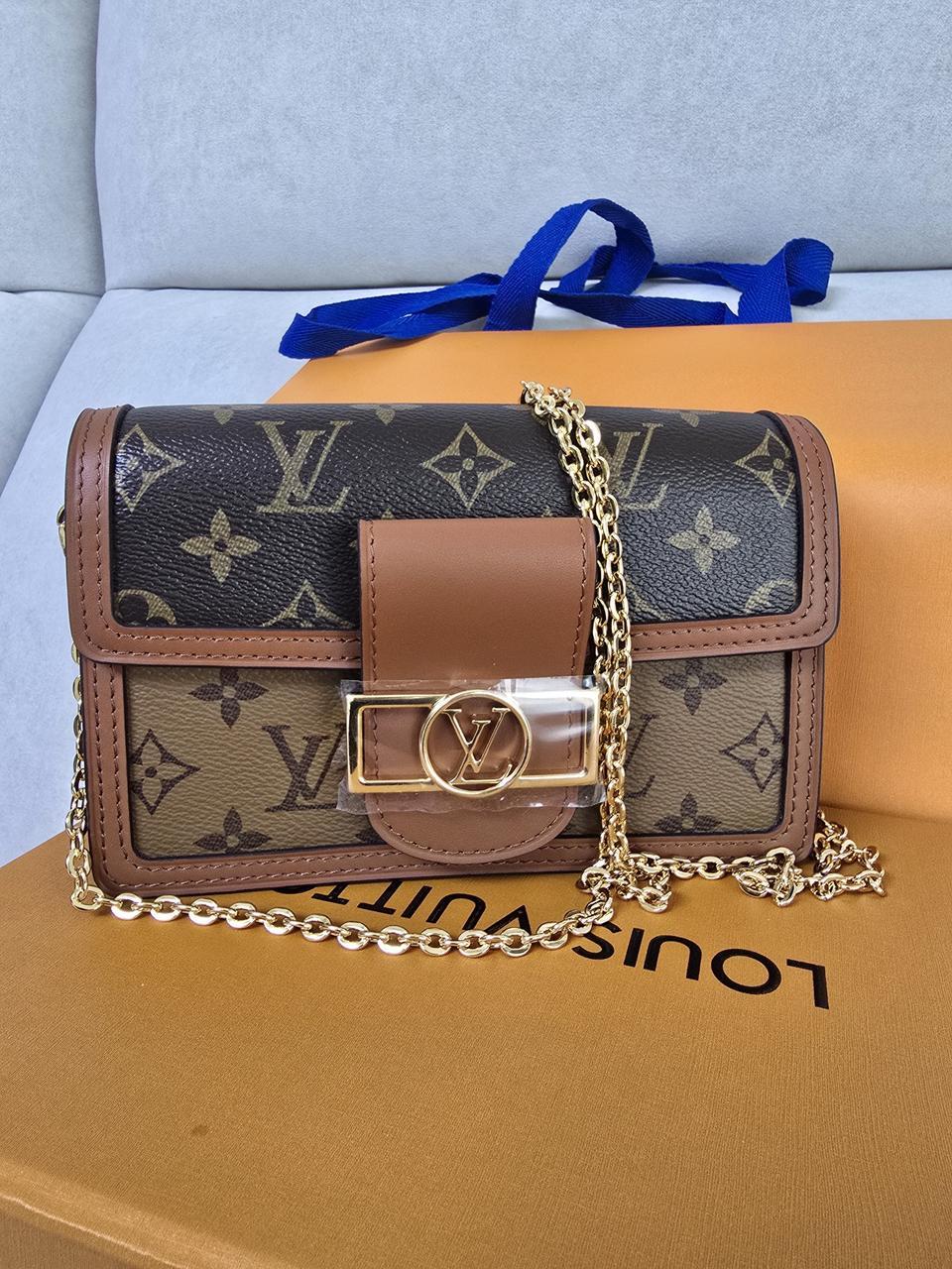 루이비통도핀월릿 크로스백