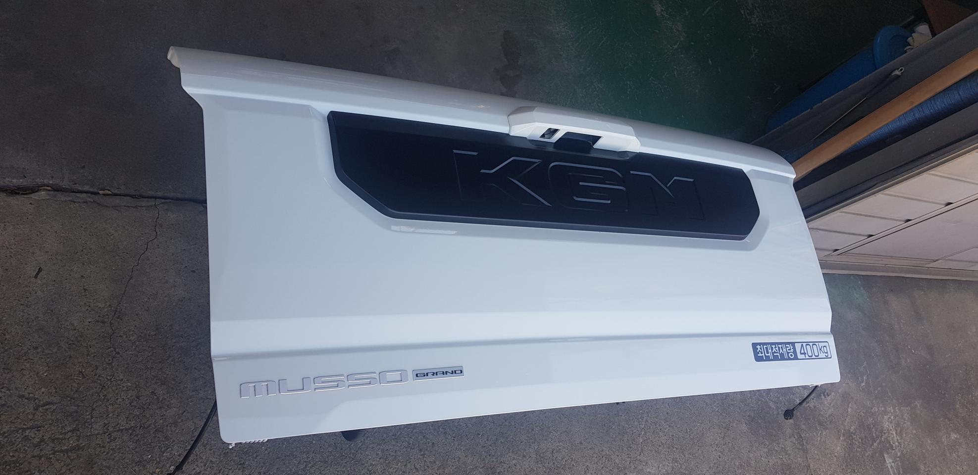 무쏘 Q300그랜드 26년식 KGM 적재함 트렁크도어 뒷문짝 신차탈거보관