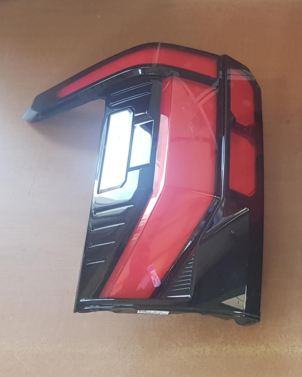 무쏘 Q300그랜드 26년식 LED 후미등 데루등 운전석쪽 신차탈거보관