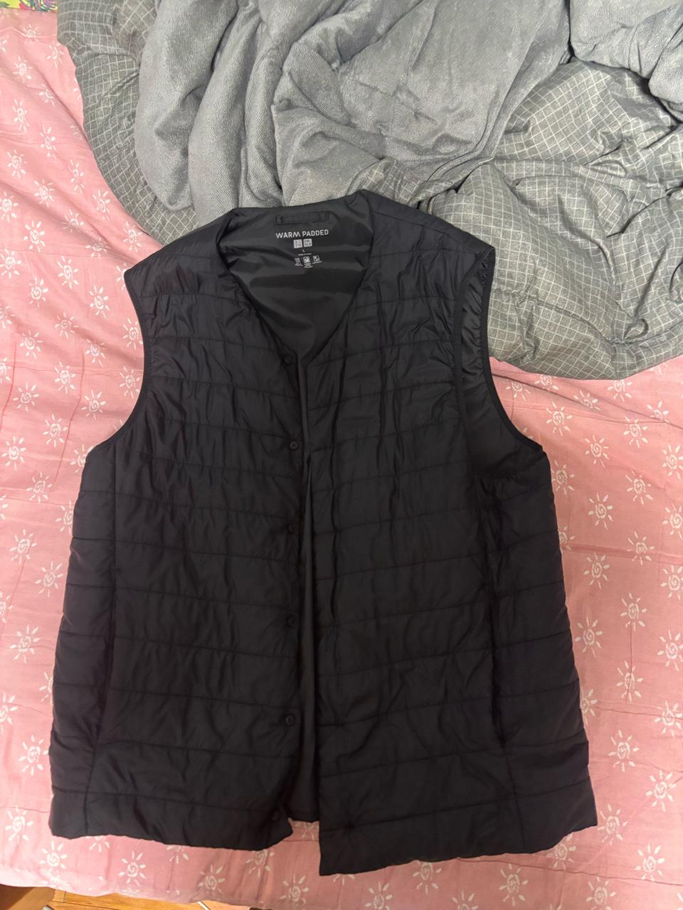 유니클로 경량패딩 조끼 블랙 L사이즈 새상품급 판매