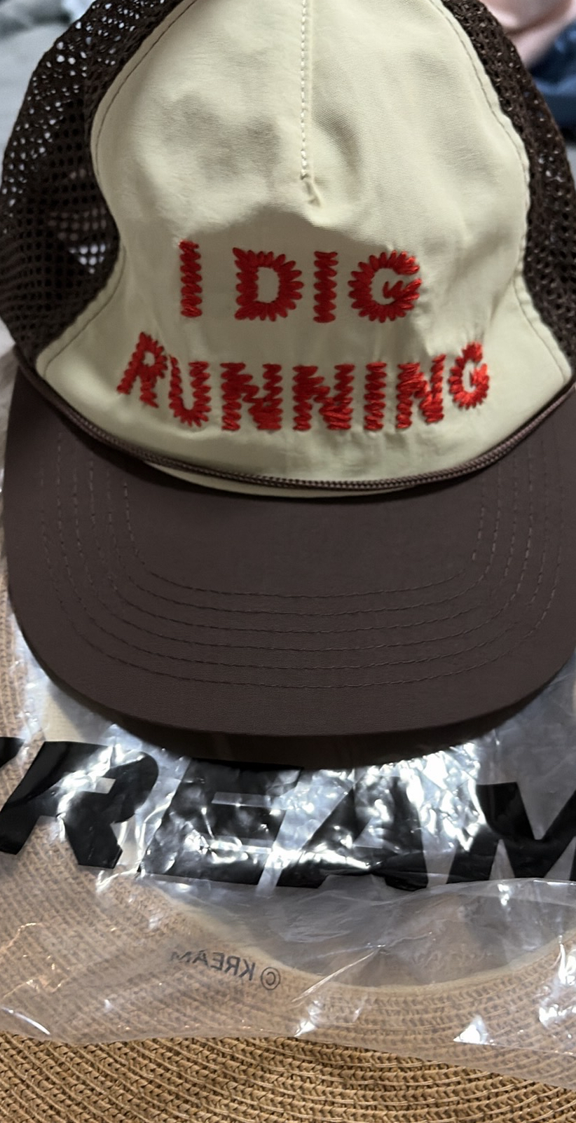 알렉조노 아이디그 러닝 트러커 햇 브라운 러닝모자