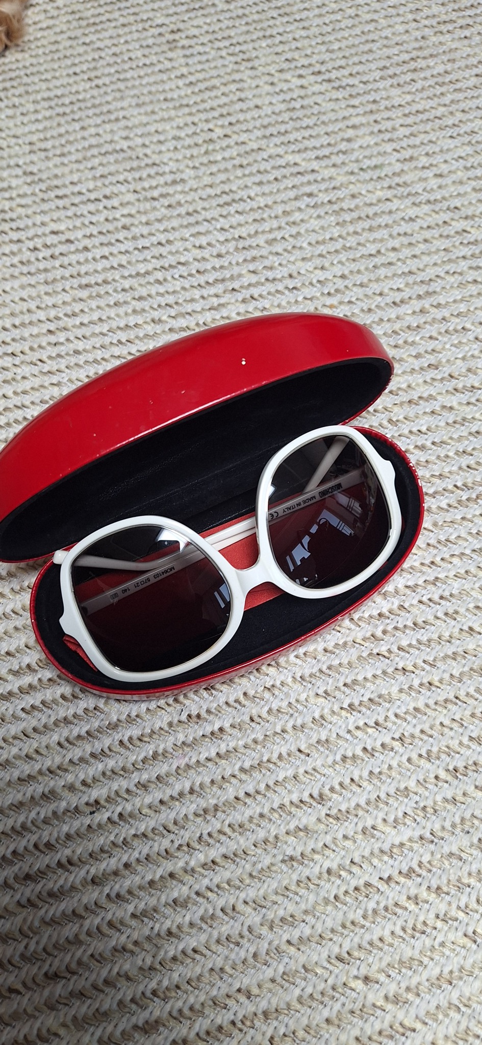 모스키노 선글라스