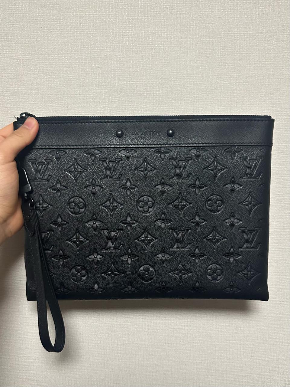 [상태A급]루이비통 섀도우 투고 클러치백