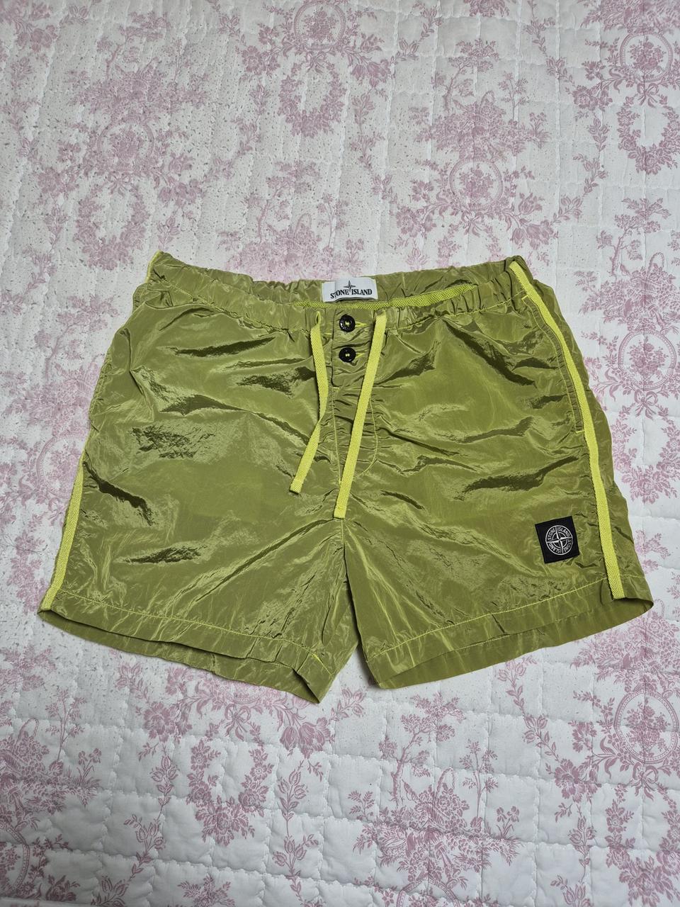 새상품급-M-30 스톤아일랜드 메탈나일론 반바지