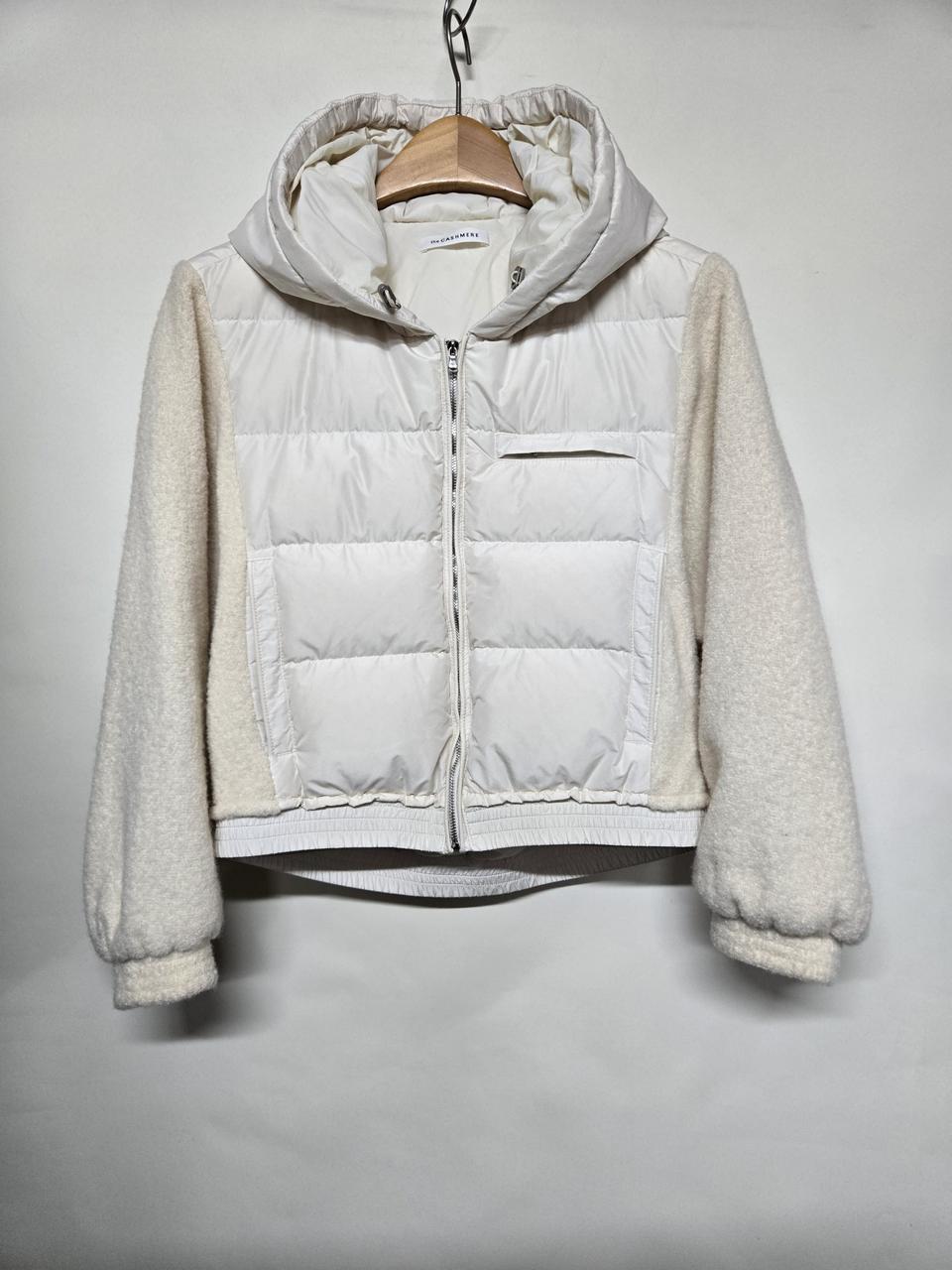 The CASHMERE 한섬  아이보리 구스 숏패딩 82-94-160