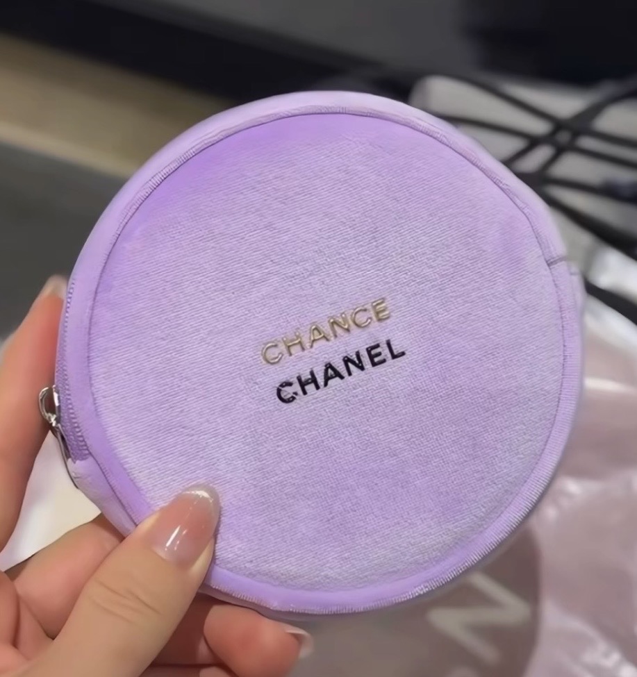 샤넬 벨벳 퍼플 라운드 파우치
