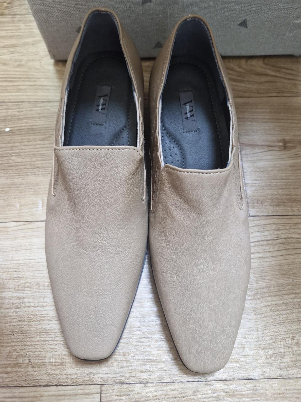 베라왕 여성로퍼 240  새상품