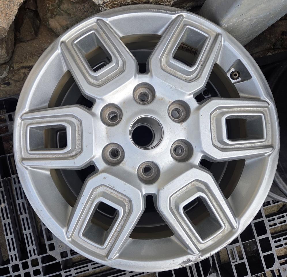 스타리아 17인치휠 중고 4개