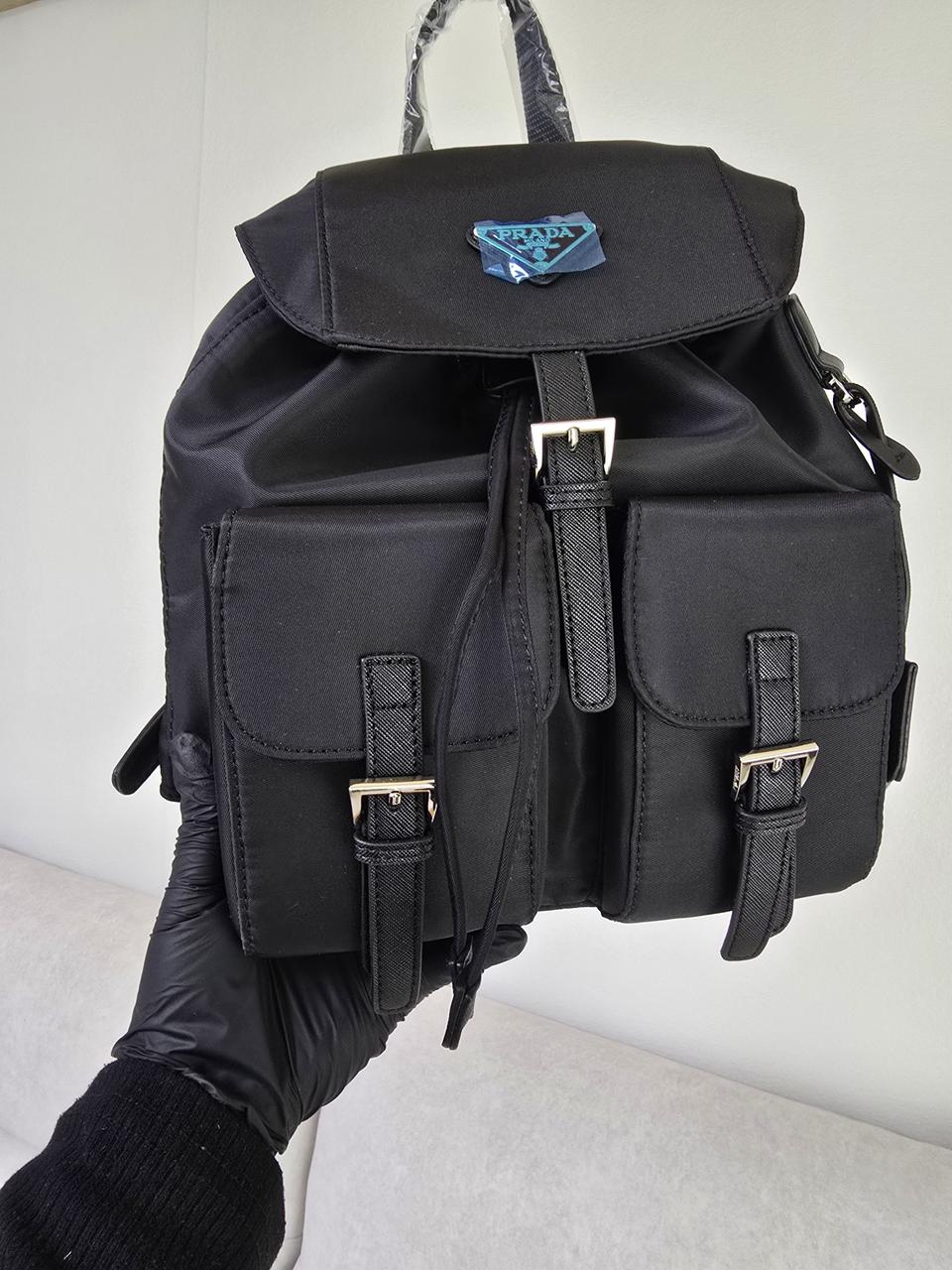 프라다백팩