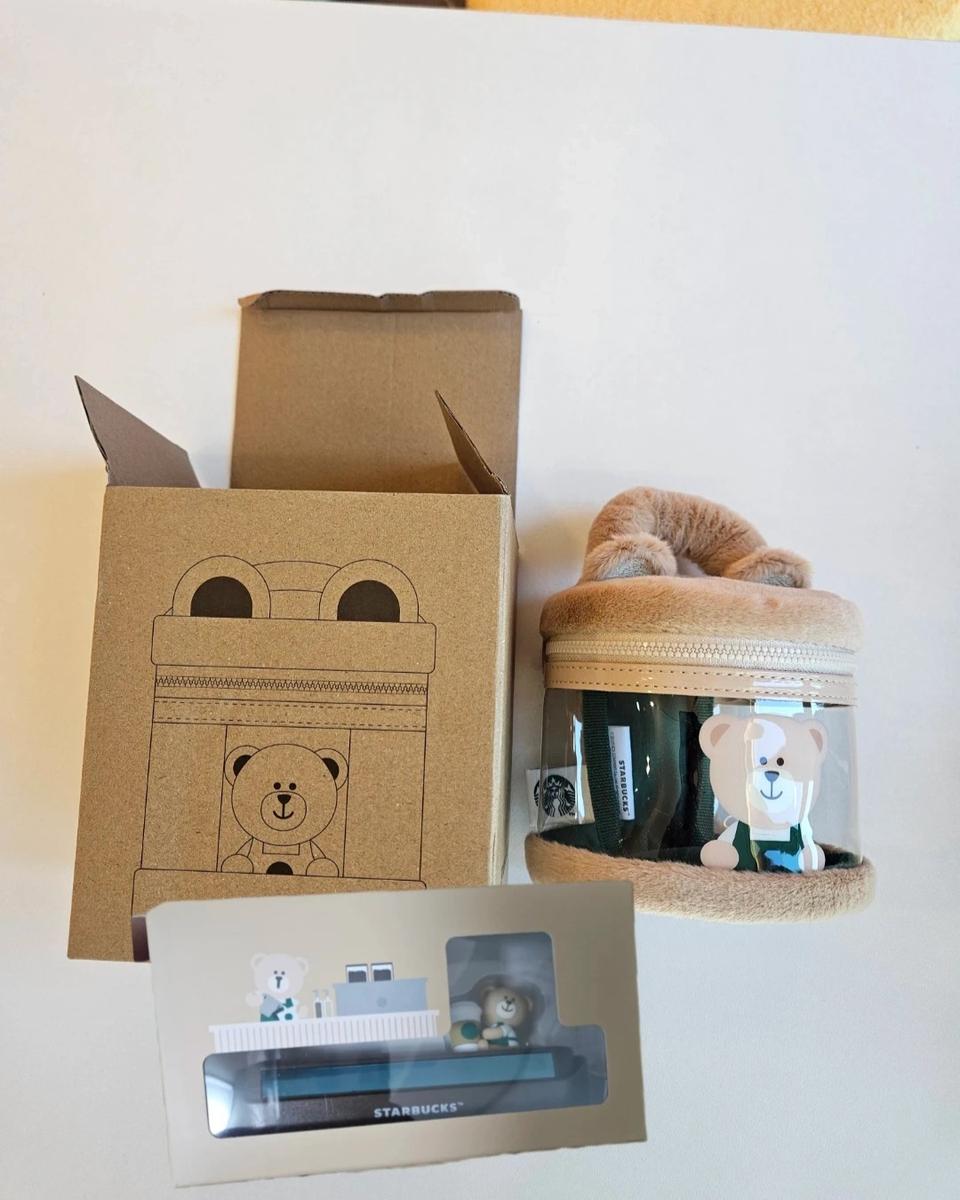 스타벅스 베어리스타 파우치와 주차번호판