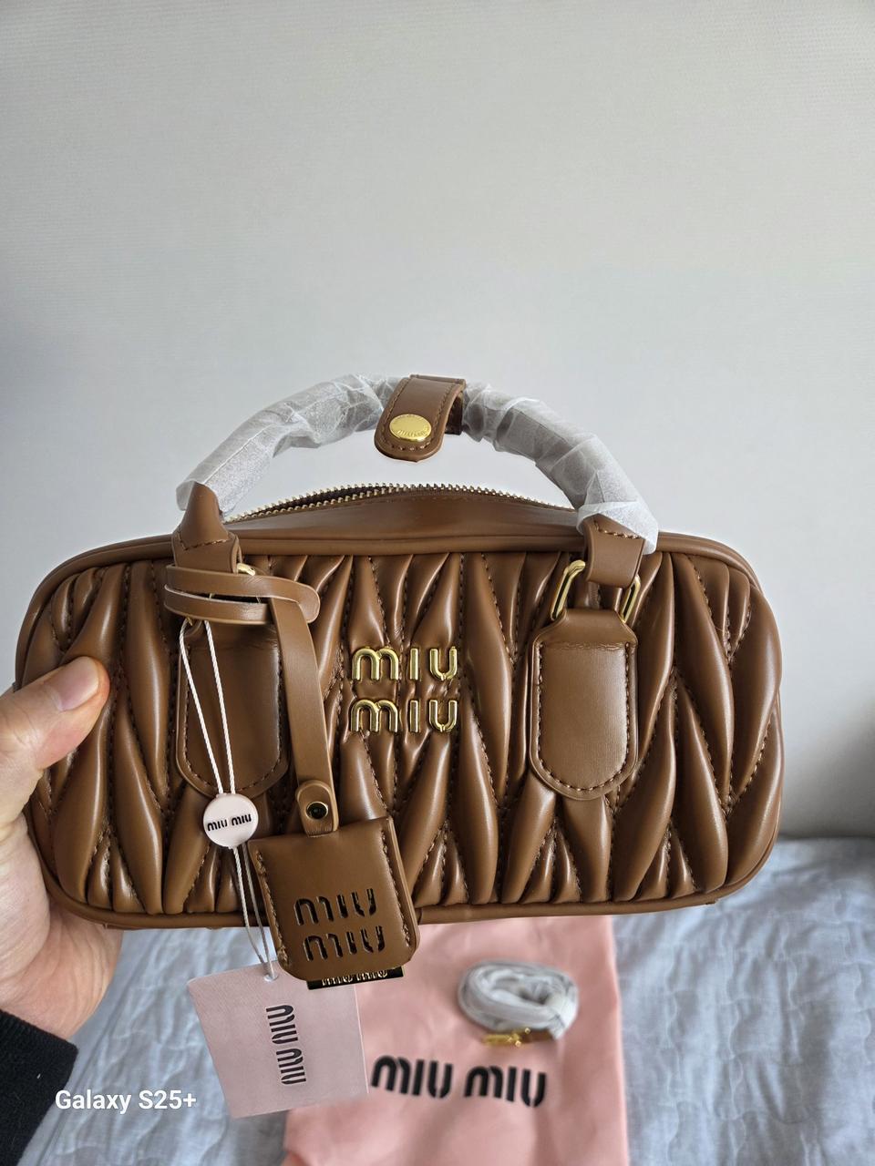 미우미우 마테라쎄 나파가죽