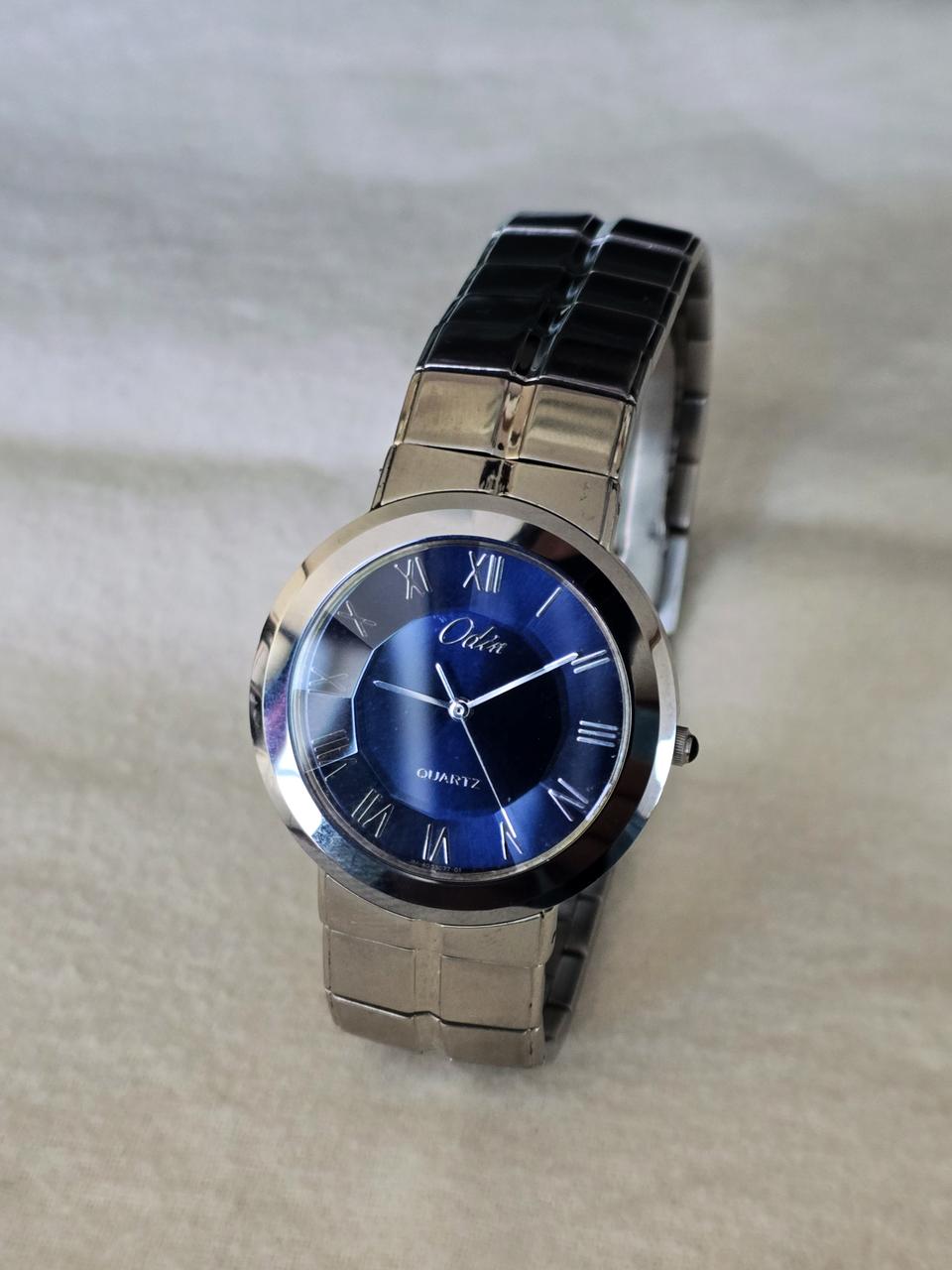 오딘(Odin) 남녀공용 쿼츠 메탈 시계