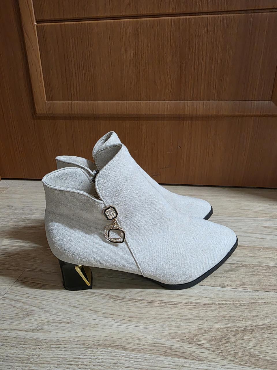 (새상품) 고급 스웨이드 큐빅장식 앵글부츠(240~245mm)