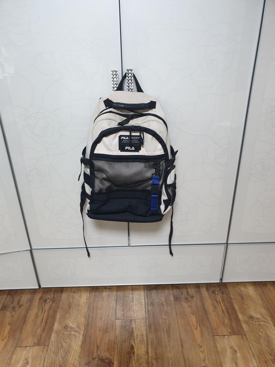 휠라 백팩입니다 한번사용  데상트 실내화 240 깨끗합니다