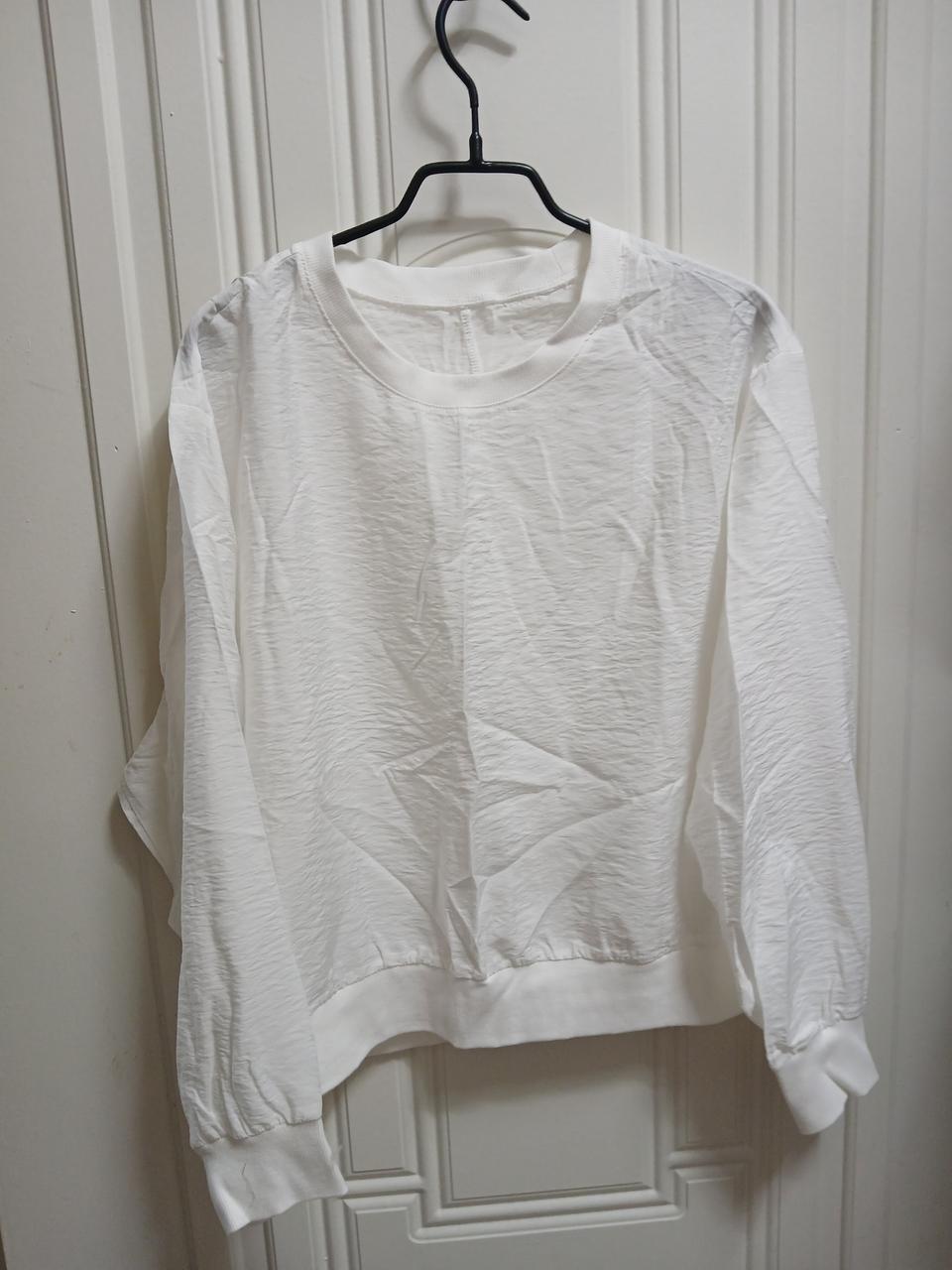 화이트 레이온 혼방 긴팔티