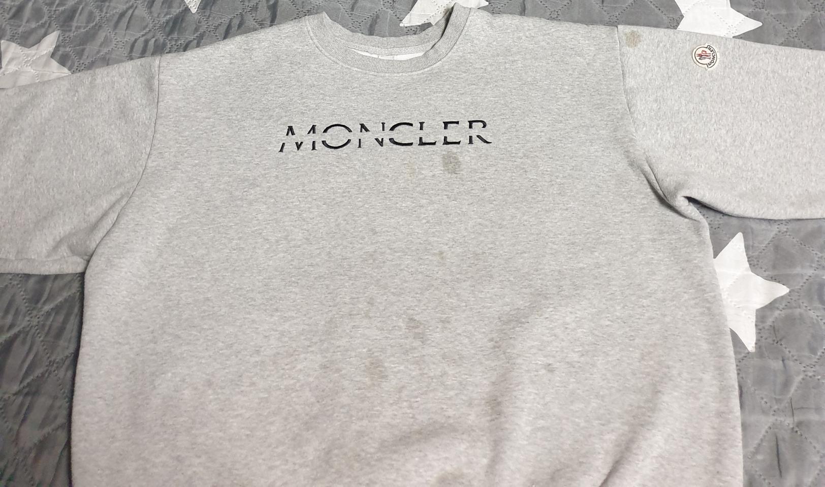 몽클레어 어깨와펜로고 기모 맨투맨 그레이 (L)