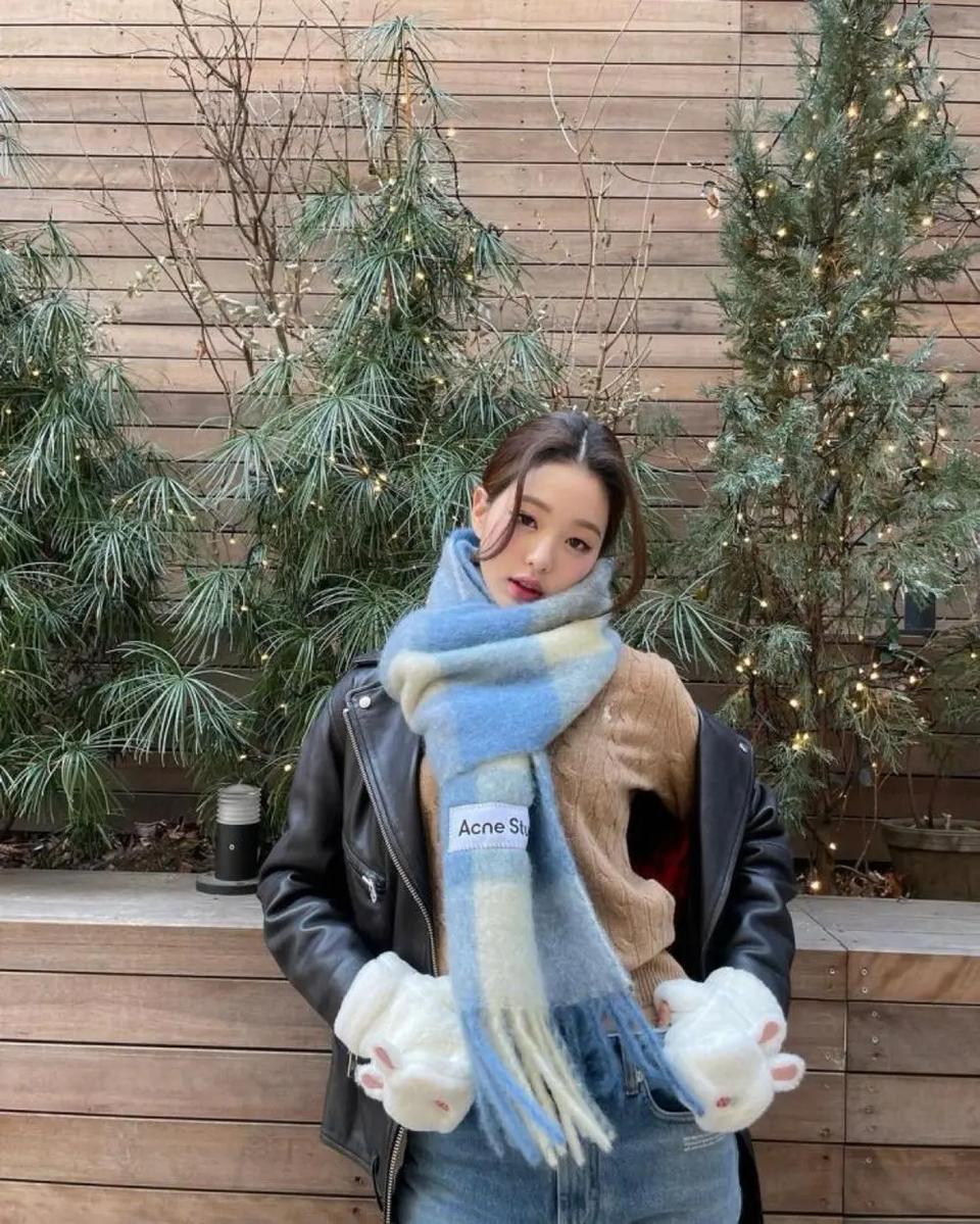 아크네스튜디오 장원영 알파카 머플러