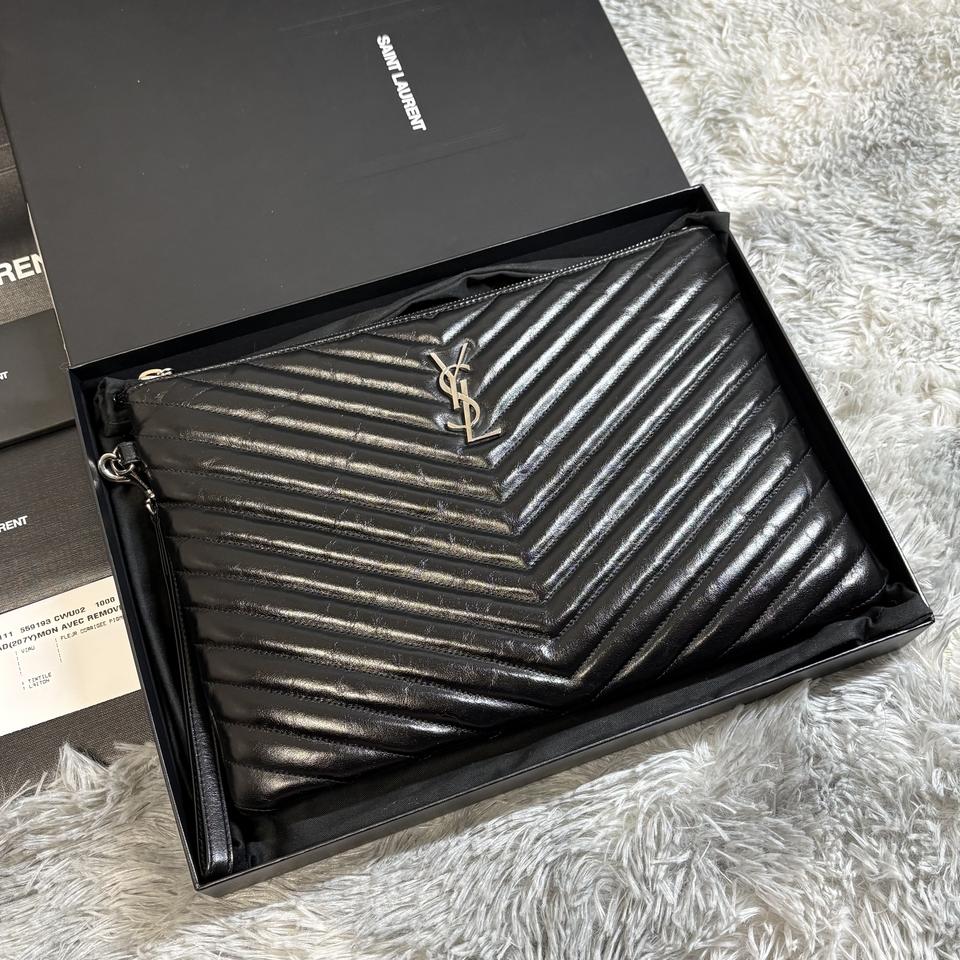 입생로랑 마틀라세 클러치백 은장 M사이즈 