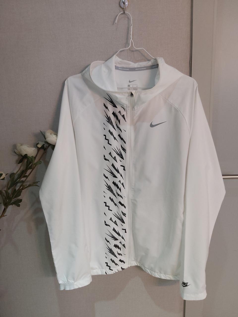 나이키 화이트 리미티드 윈드브레이크 XL
