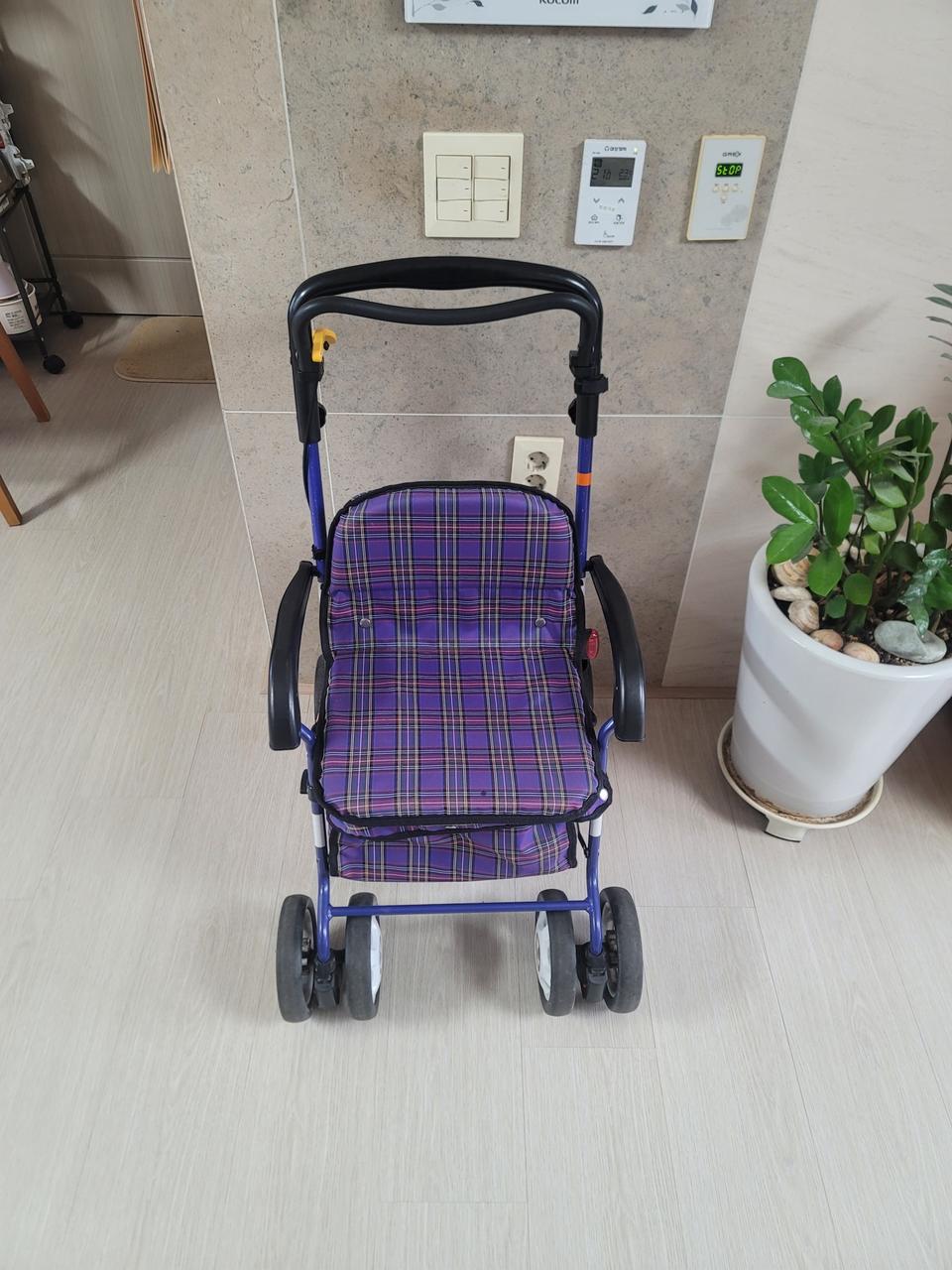 킴스케어 성인용 보행기 K-201