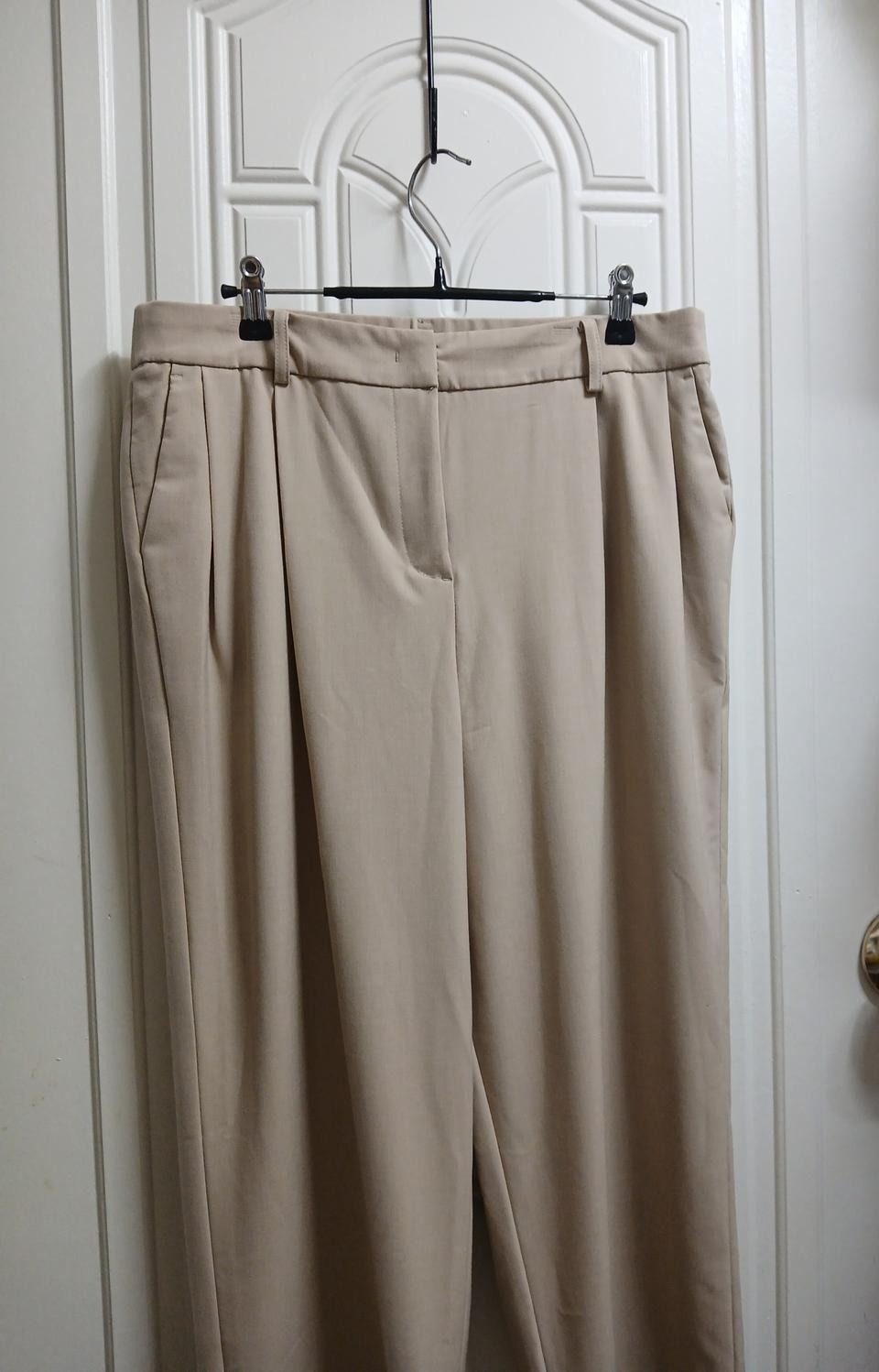 엣지 베이지색 슬랙스 바지