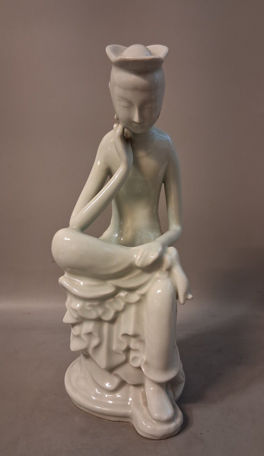 백자 반가사유상