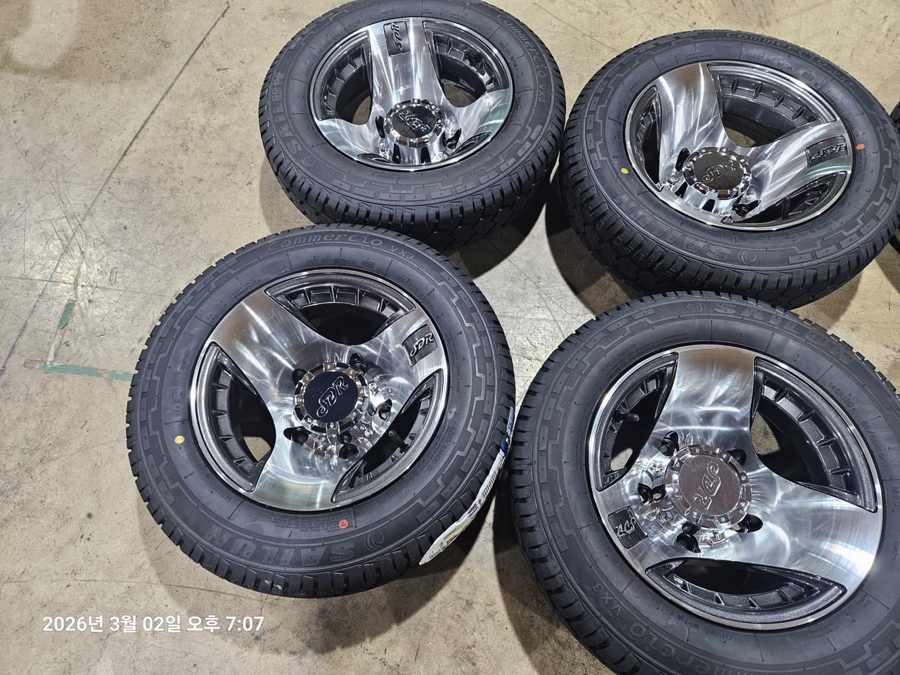 최저가! 봉고3,포터2  뒤바퀴 전용 휠타이어 신품 세트팝니다