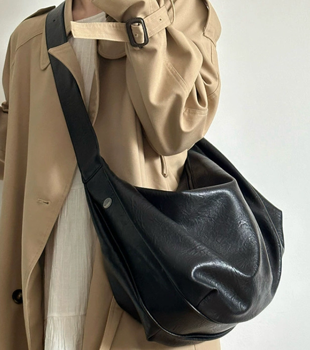 블랙 레더 크로스백