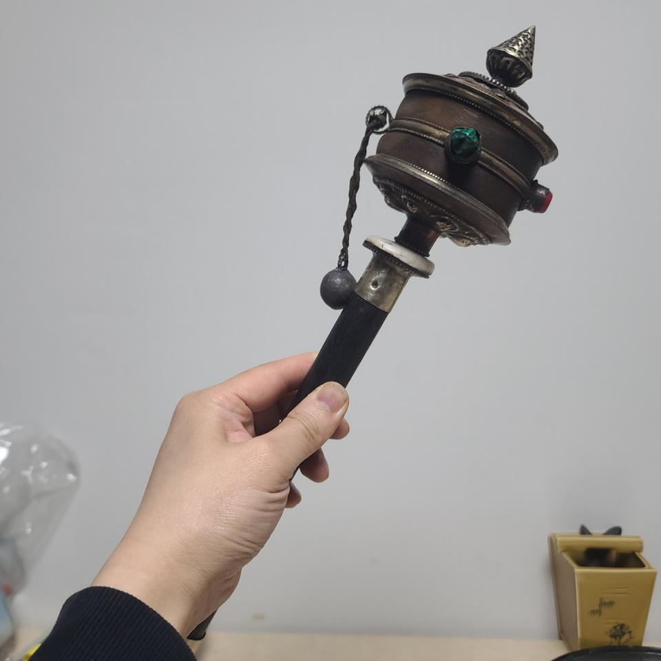 오래된 티벳 옴마니반메흠 기물