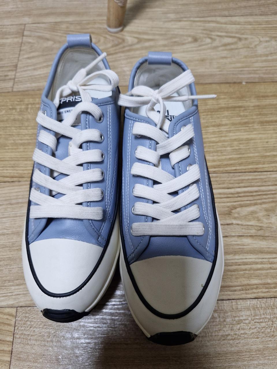 스프리스 하늘색 스니커즈 240사이즈