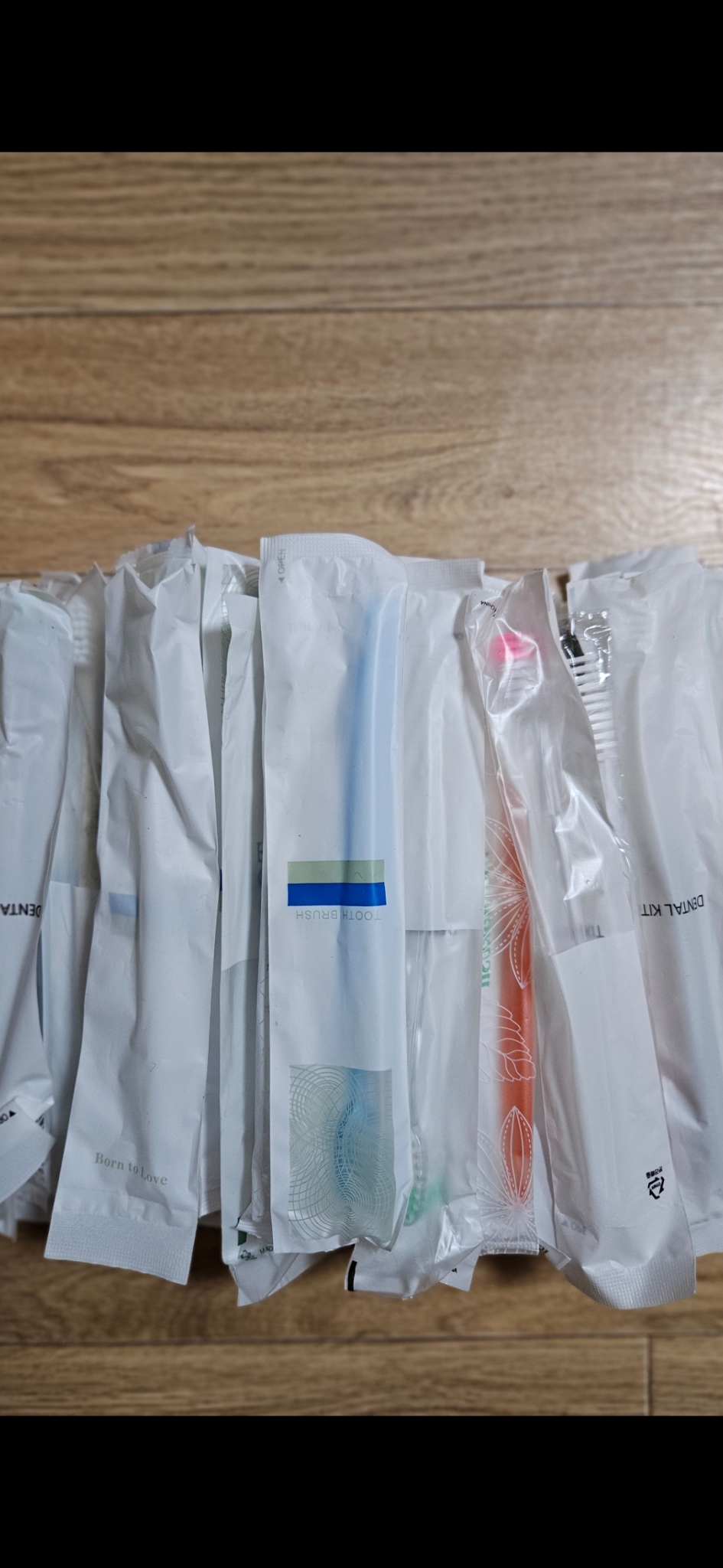 개별 포장된 일회용 칫솔 치약 등 10개